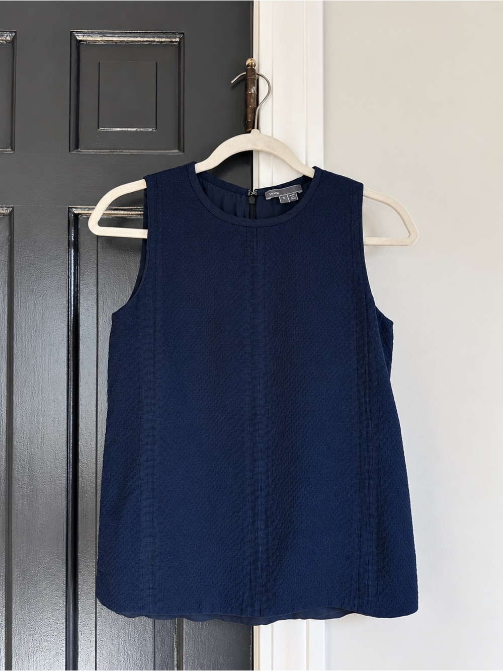 Vince Navy Textured Sleeveless Silk Lined Top Blouse Size 2